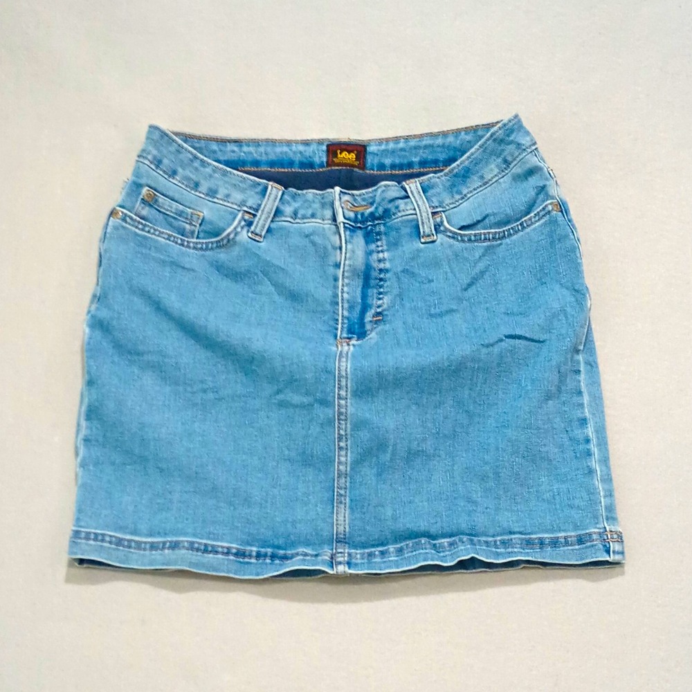 Lee Women's Blue Denim Skirt Size 6 Short Straight & Pencil Zip Pockets Logo